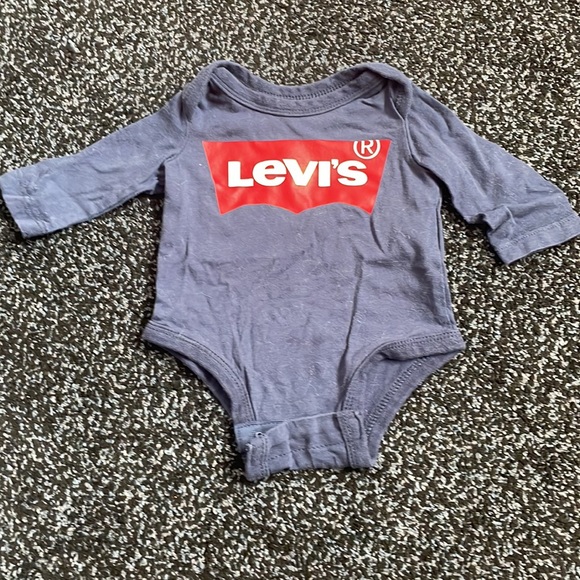 Levi’s newborn set - Picture 2 of 4